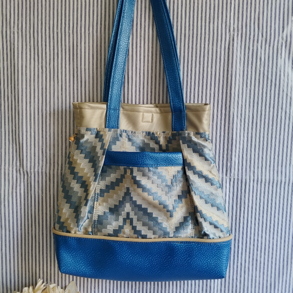 Purse - Picture 4 of 9
